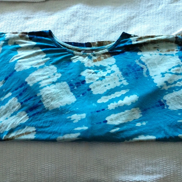 Earthbound Top - Picture 1 of 2